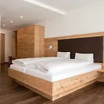 Ferienpark Tulai - Fam. Carl 4* Scuol