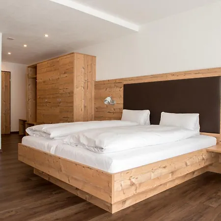 Ferienpark Tulai - Fam. Carl 4* Scuol