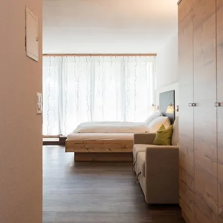 Tulai - Fam. Carl 公寓式酒店 施库尔